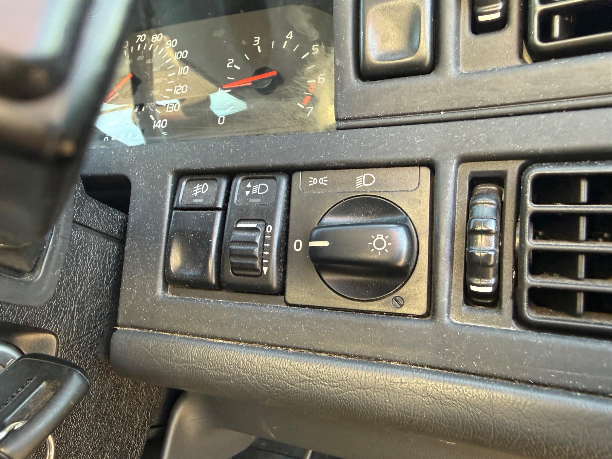 Volvo 850 2.5 20v GLT 5dr — photo 83 of 96